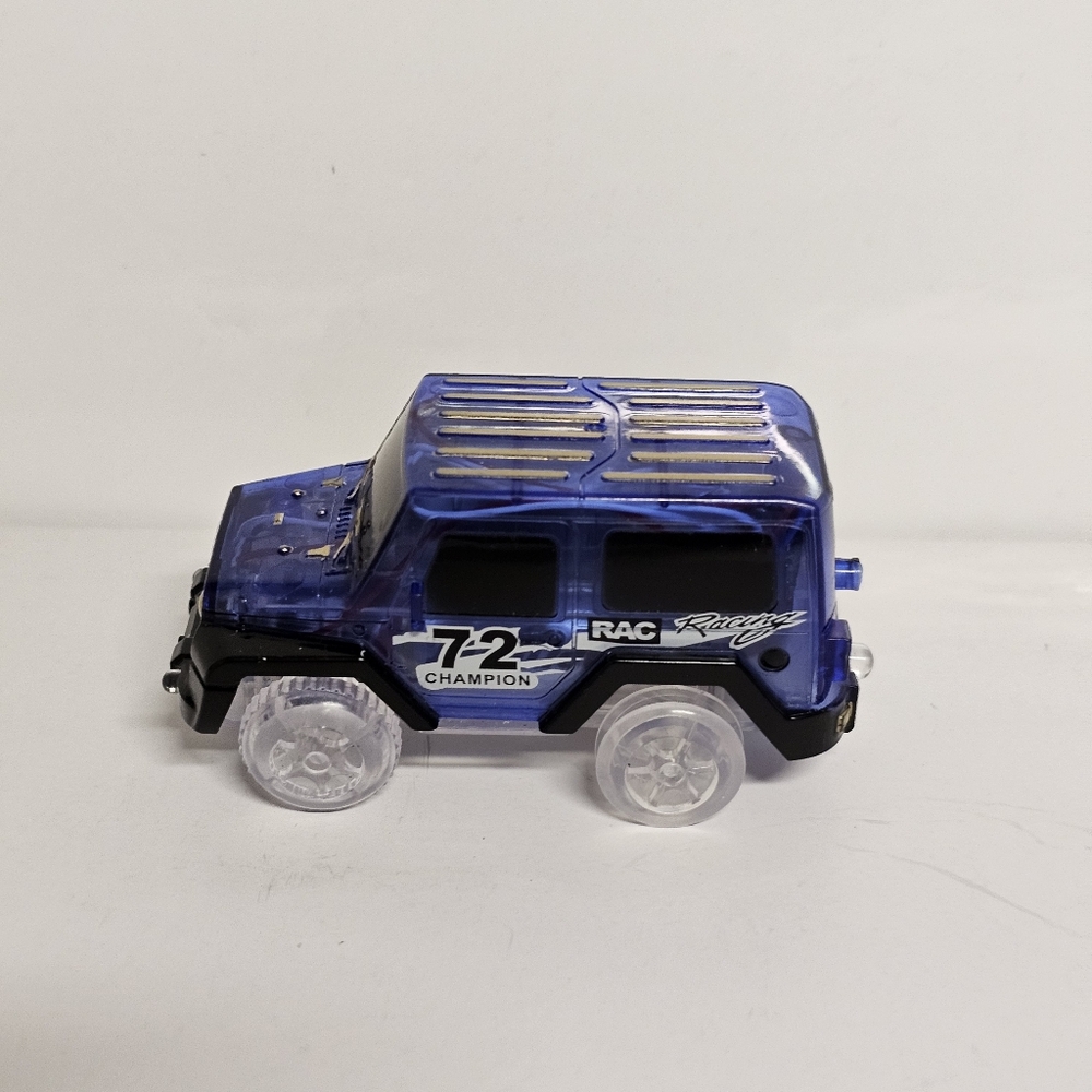 Magic Tracks Replacement Car – Works with Glow in the Dark Racetrack – Car Only